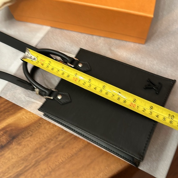 Authentic Louis Vuitton P. Sac Plat Epi Noir - Picture 16 of 17